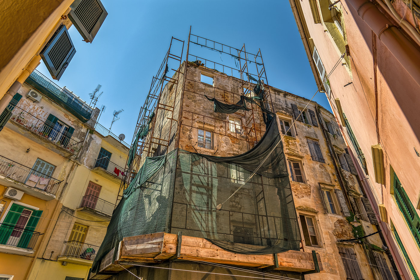 street photography greek clothes line clothes alleys Alleys of Europe Corfu Town Gassen Wäsche wäscheleine