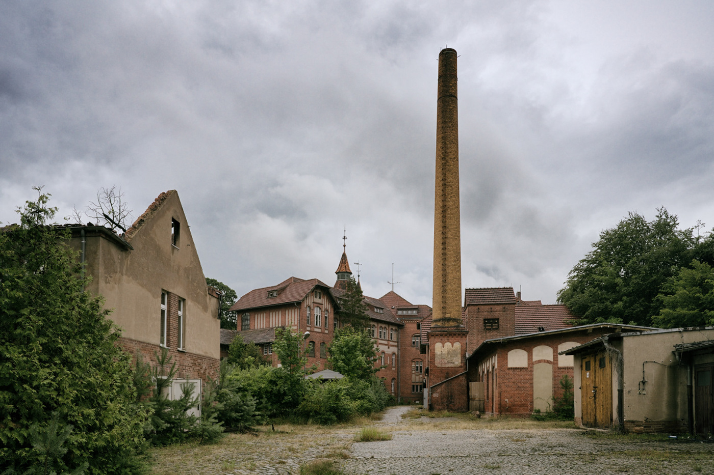 abandoned urbex sanatorium hospital decay vacancy architecture disused