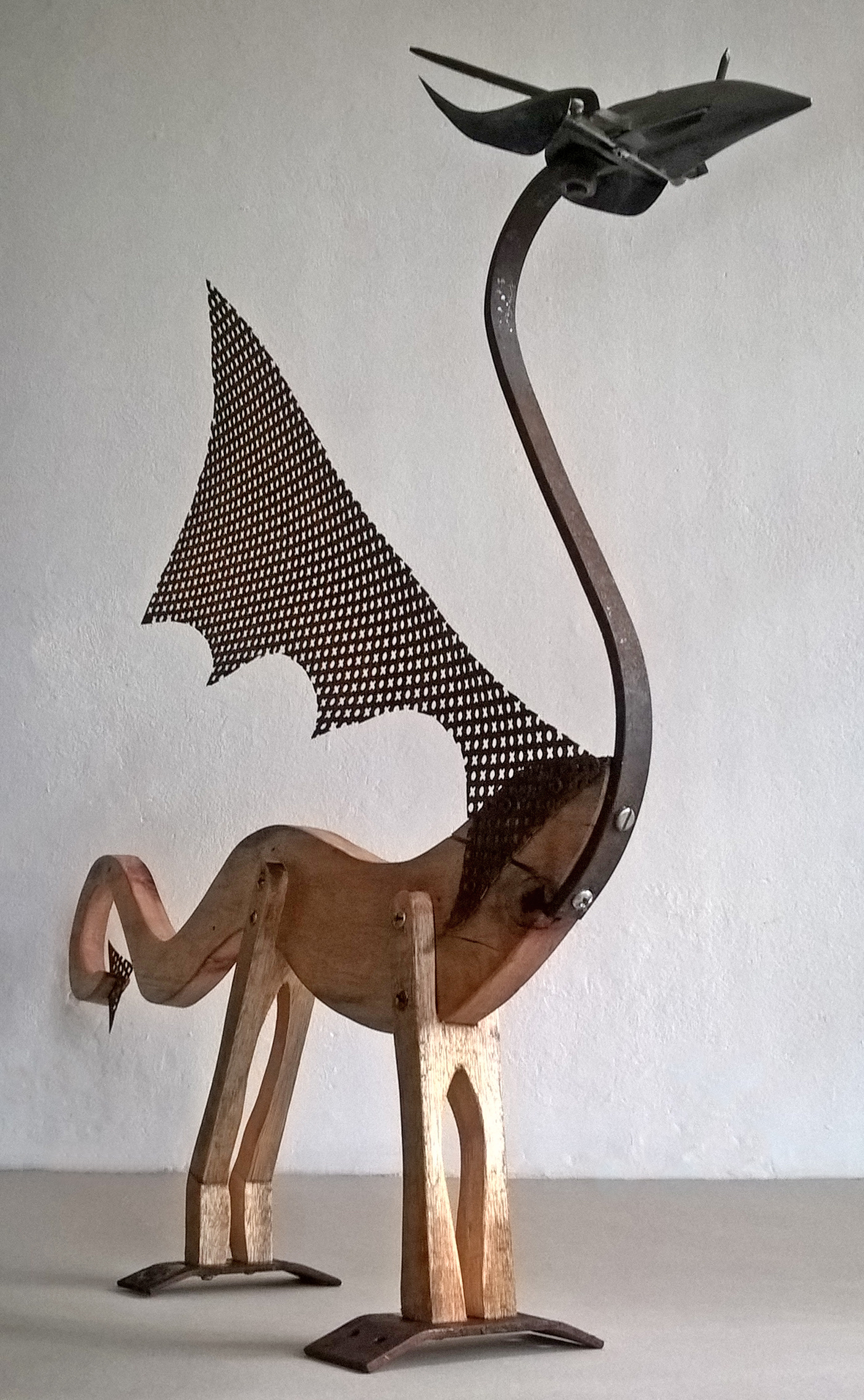 cosechadora dragon escultura sculpture