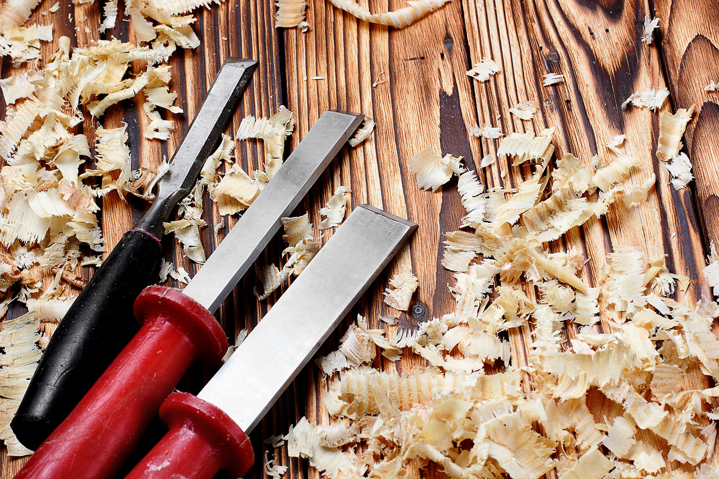 tools chisel sawdust shavings wood wooden desk proffession