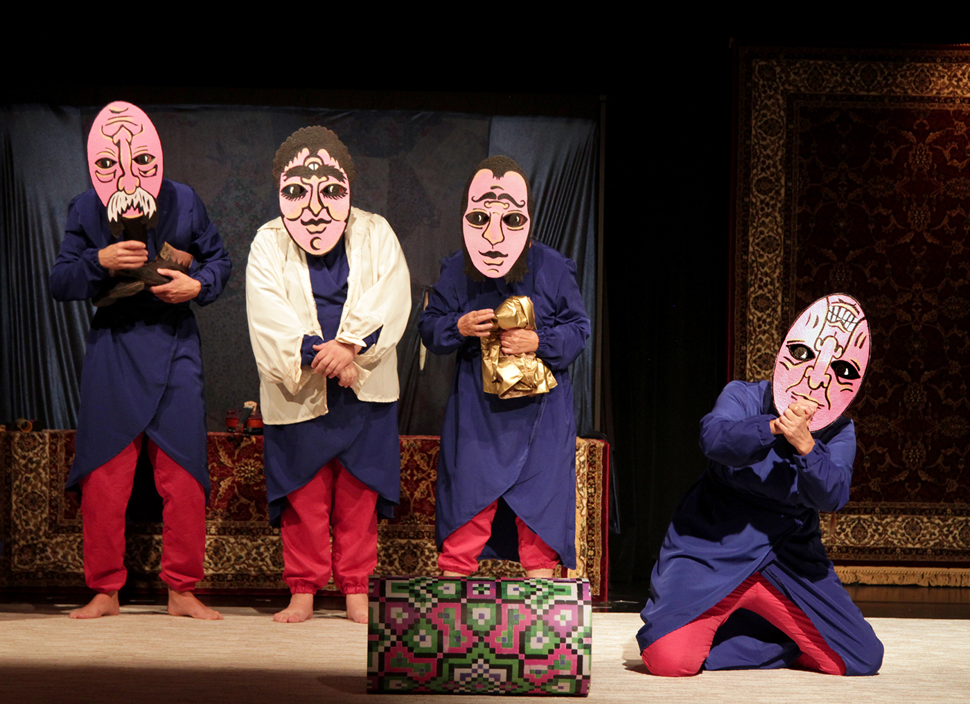 The Golden Paintbrush puppets mask Theatre setdesign set