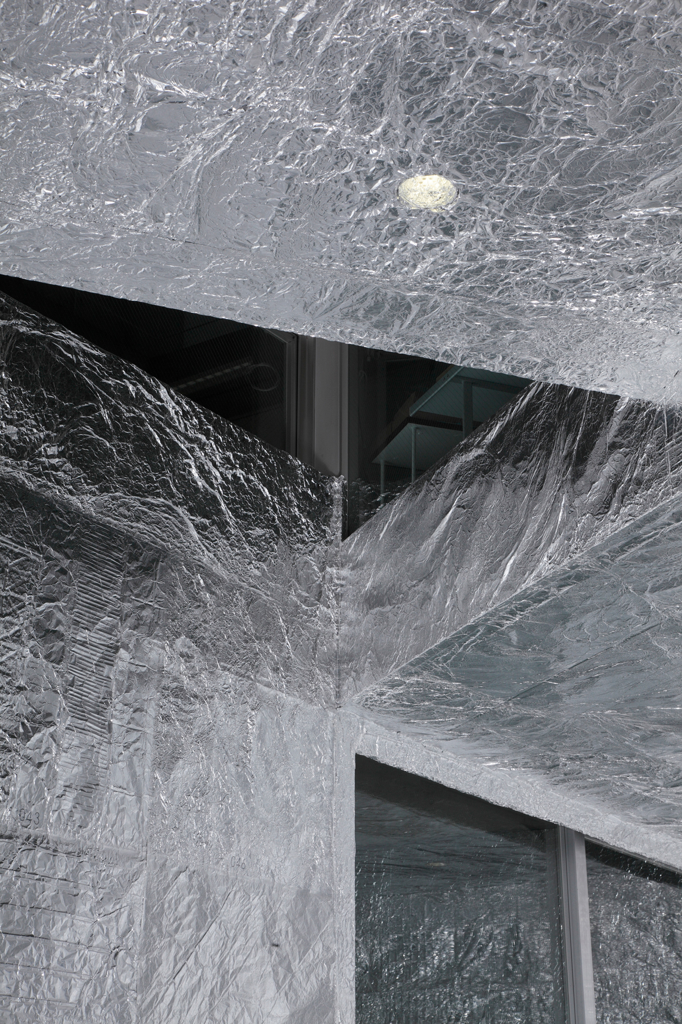 techtile design spacedesign japan aluminium foil texture Eisuke Tachikawa cosigner installation