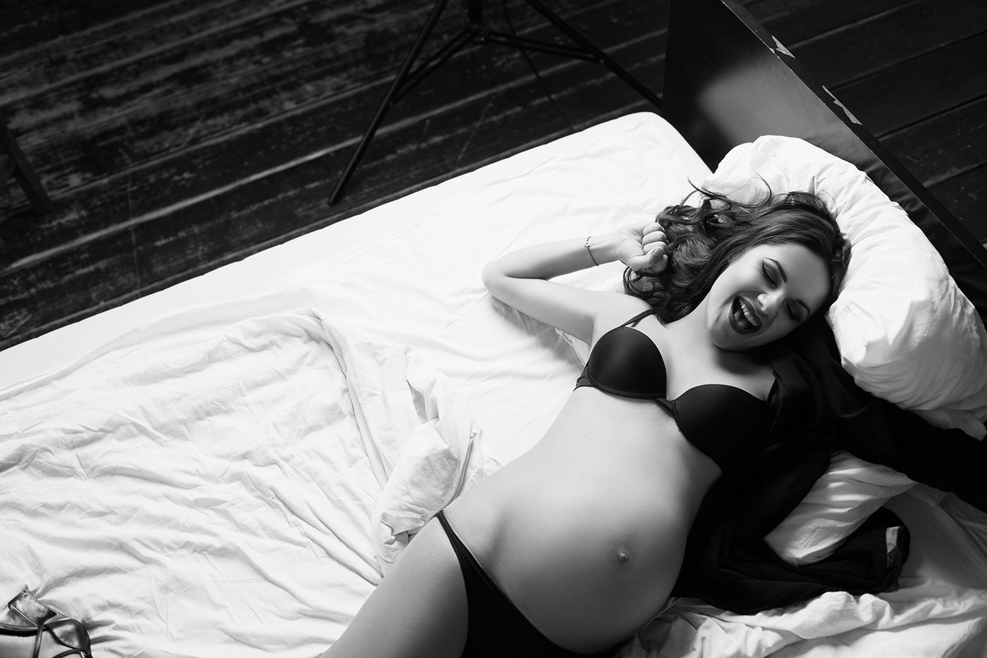 woman blackandwhite nudo beauty emotion pregnant