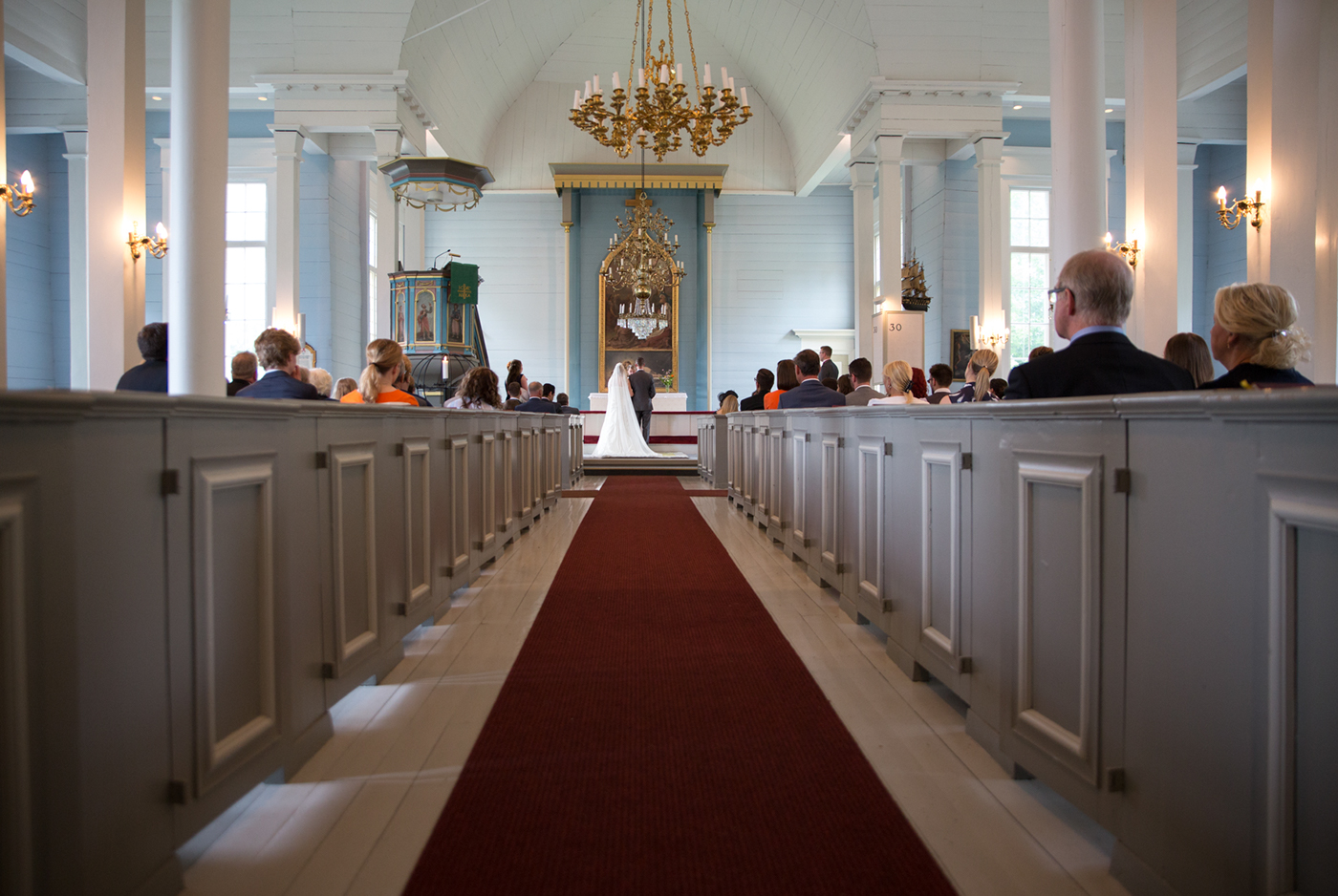 wedding couple portraits snapshots finland party church