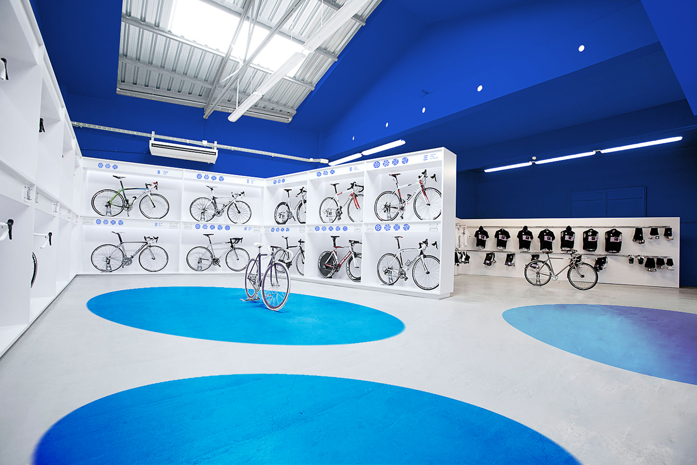 Bicycle warehouse rotating happy circle