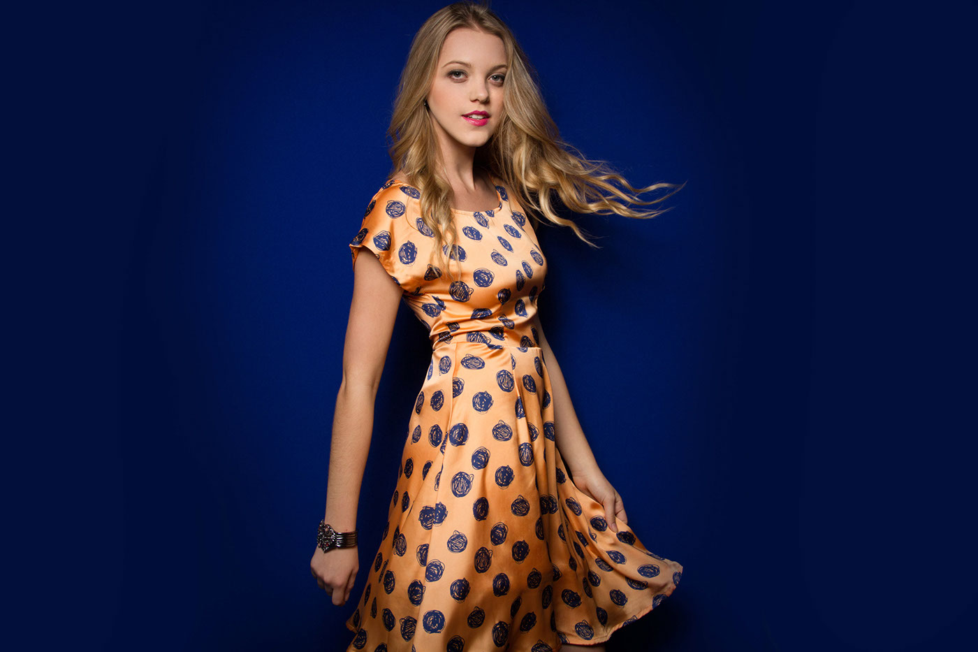 moda Catalogue magazine colorful studio feminina female comercial orange blue wall Brasil dui
