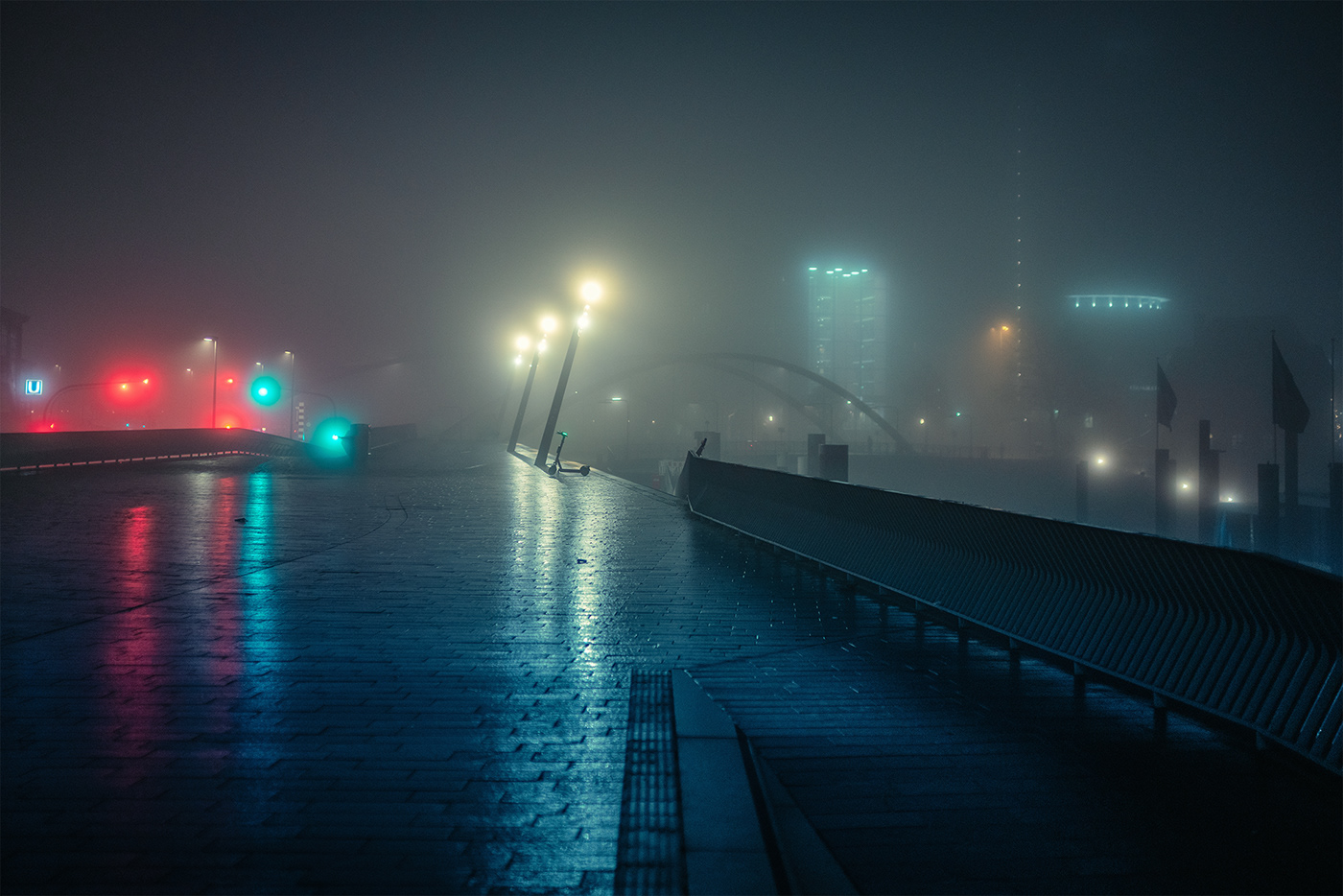 fog hamburg harbour lowlight night