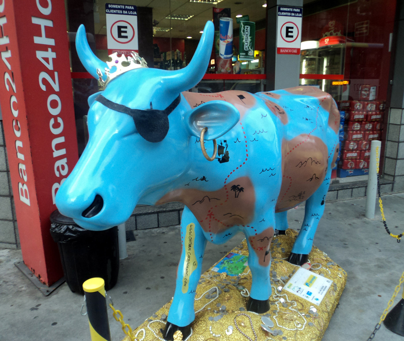 cow parade sculpture cow treasure pirate islands Rio de Janeiro Exhibition 