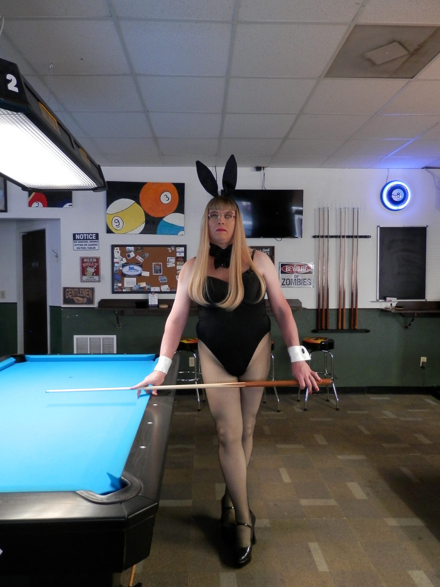bunny BunnyGirl fishnets sportbar Cosplay billiards bustier crossplay PlayBunny pooltable