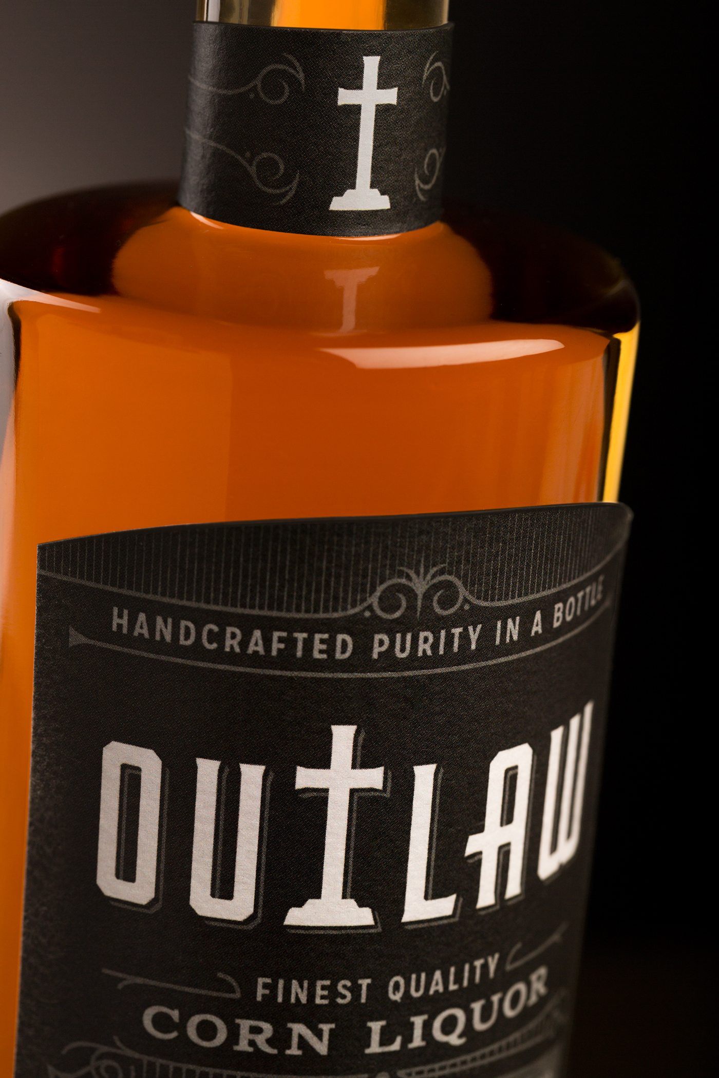 package design  Whiskey alcohol outlaw Hell on Wheels liquor type Logotype adaa_2015 adaa_school arizona_state_university adaa_country united_states adaa_packaging MakeItNYC