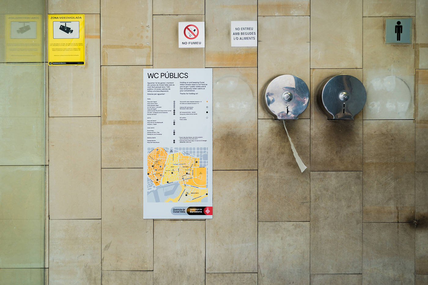 barcelona wc toilets pee yellow campaign graphic VisualSystem