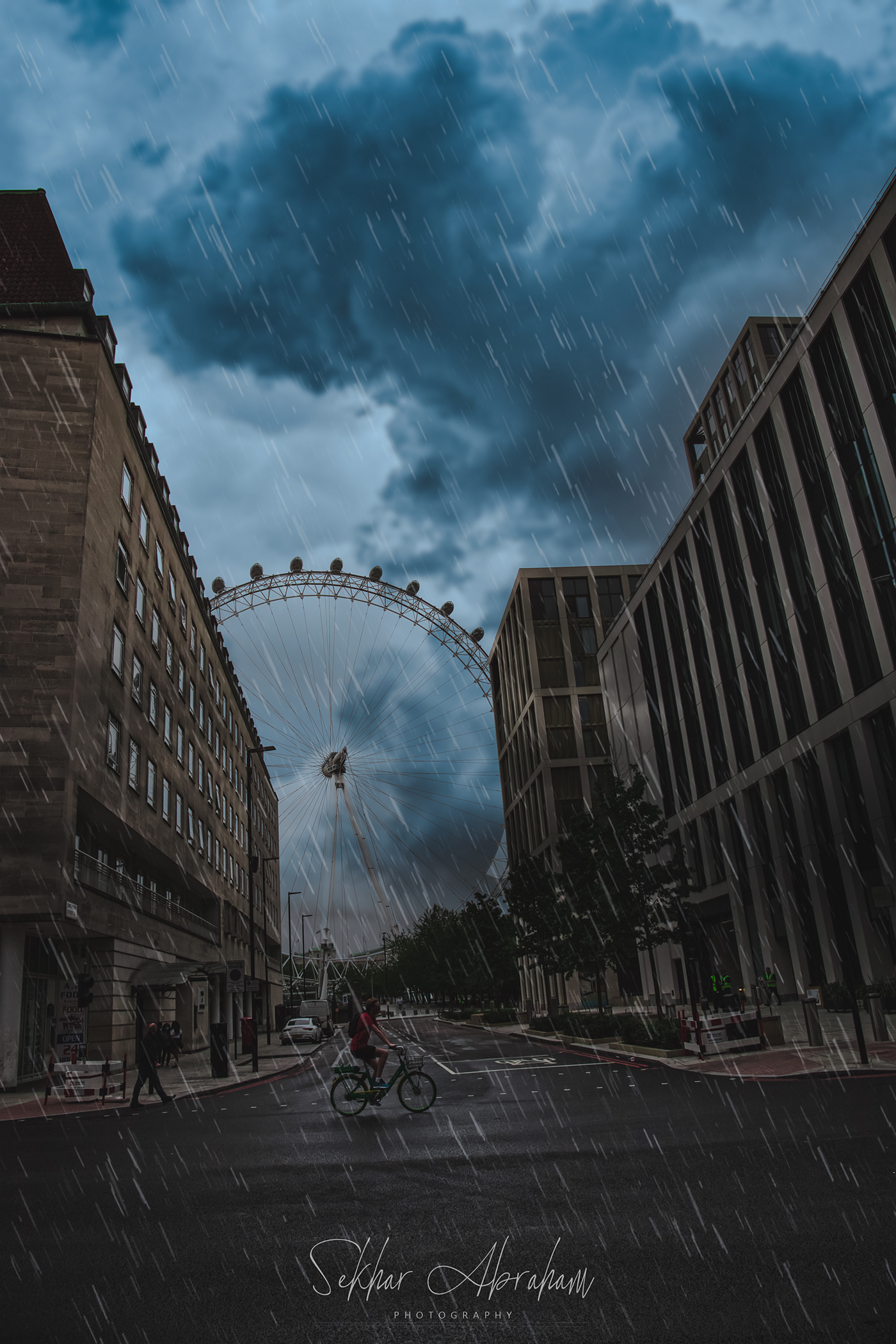 London london eye rain storm