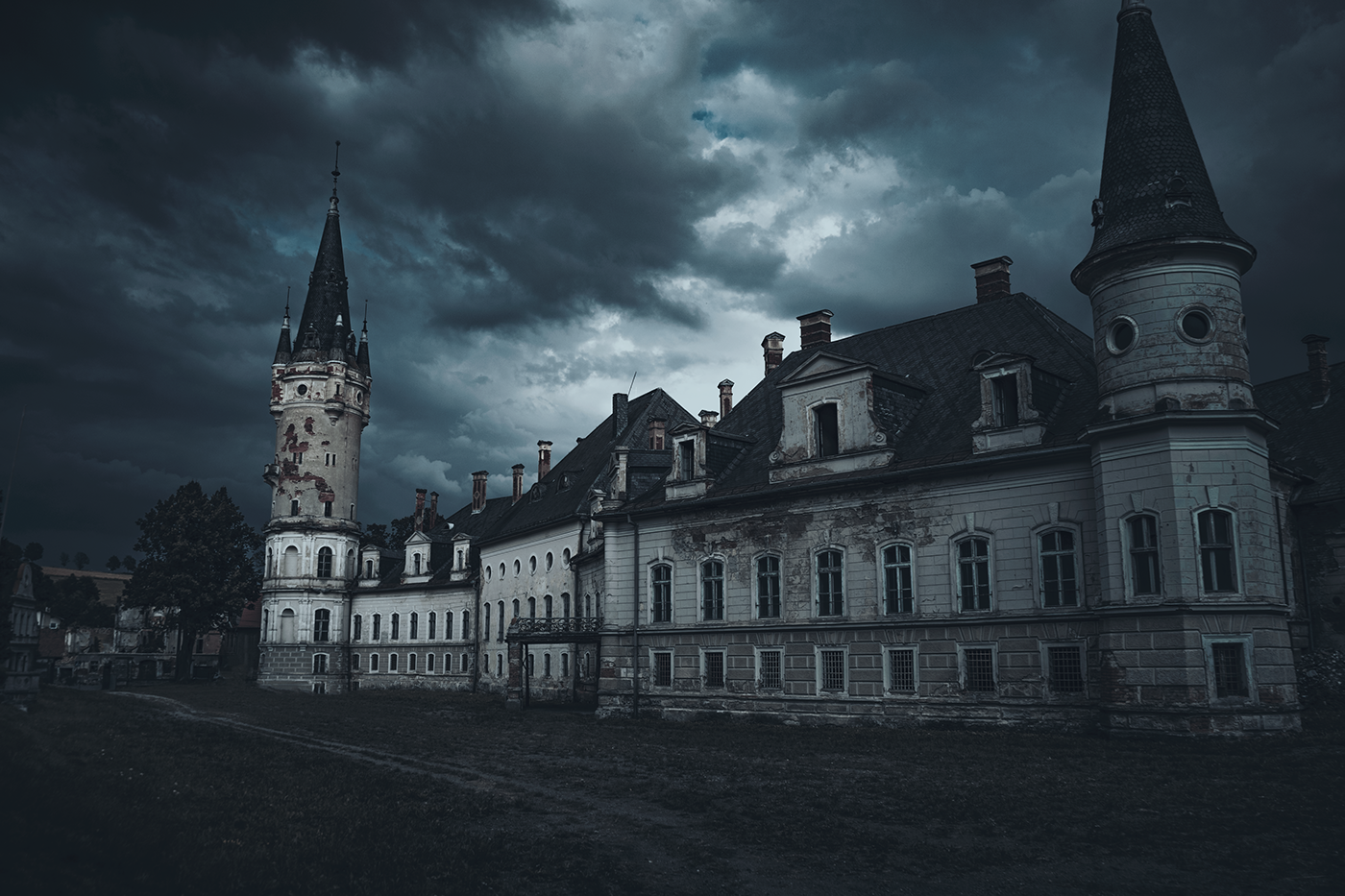 abandoned palace urbex urbanexploration architecture Photography  baroque Castle architectural old
