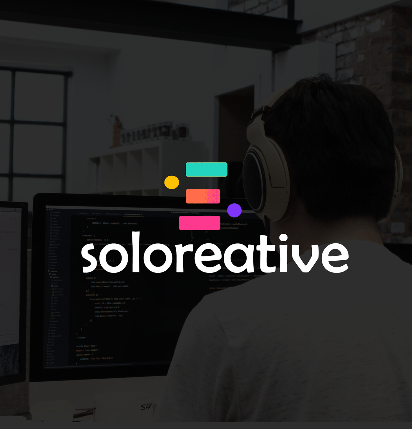 this is the logo created for a company called soloreative this comapny is based on graphics 