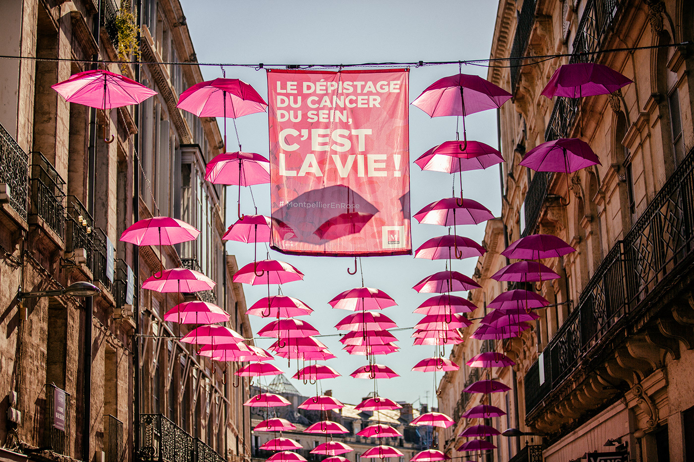 Umbrella moon montpellier florian roche street photography Octobre Rose pink art kids parapluie