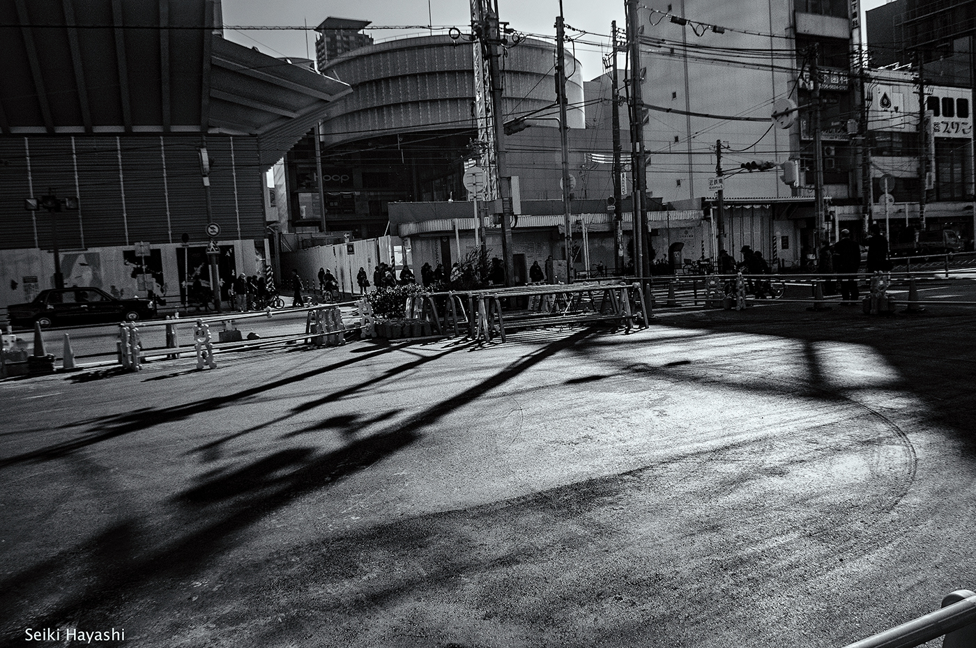 black and whie street photgraphy city monochrome japan