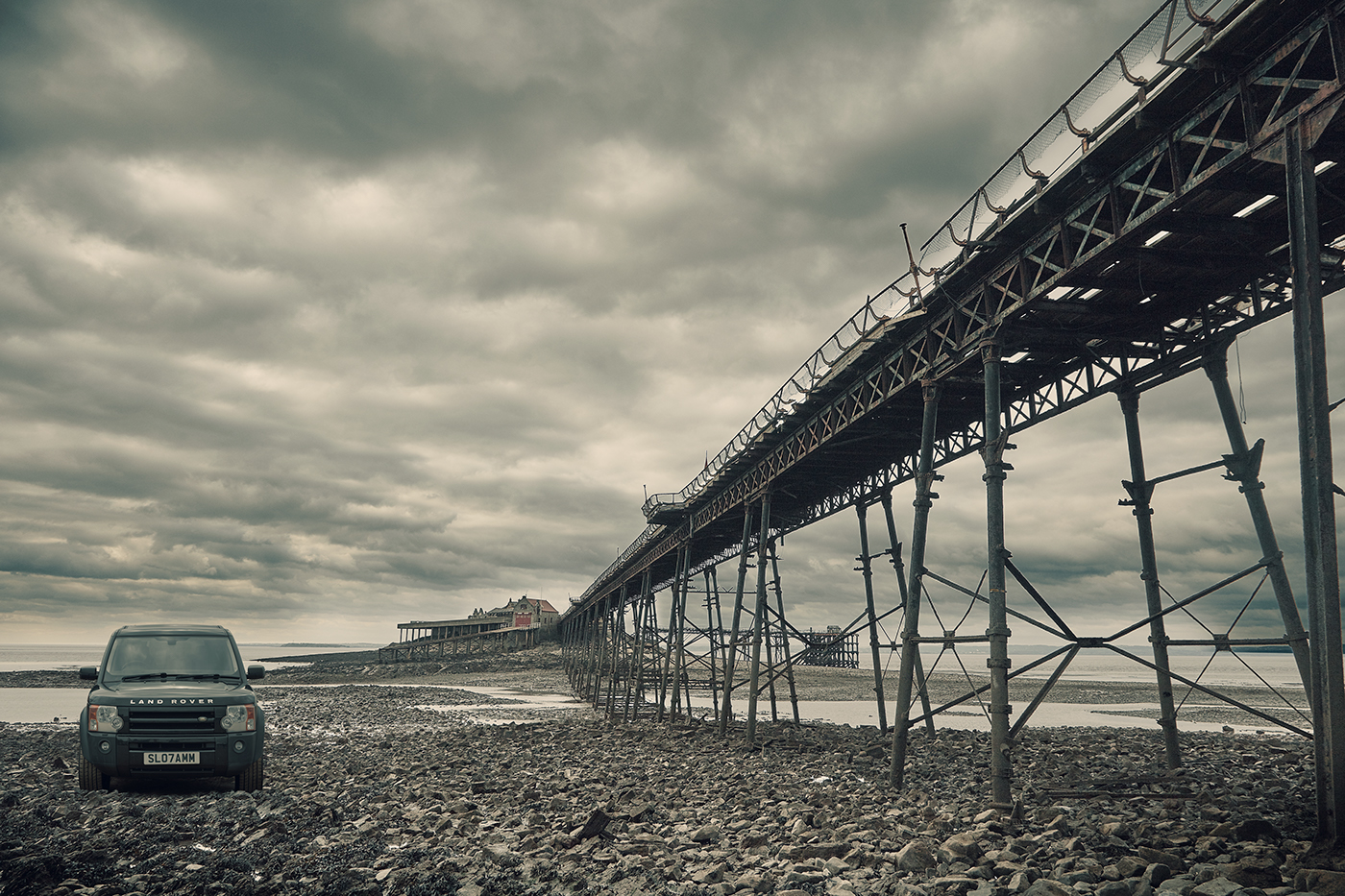 LandRover discovery automotive   Landscape Photography  retouching  postproduction car beach