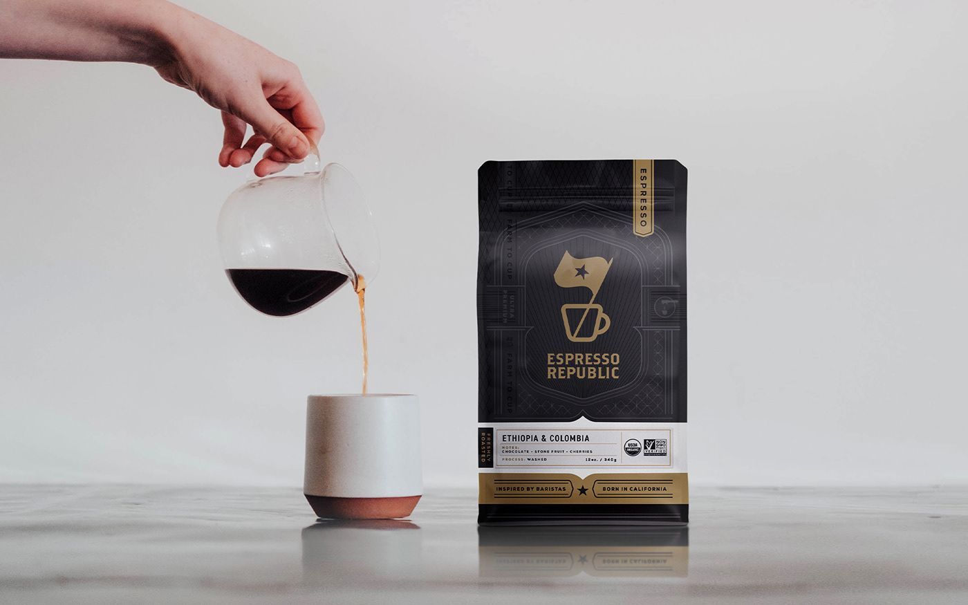 coffee bag packaging design farm design coffee packaging branding  brand identity Coffee print techniques gold foil graphic design 
