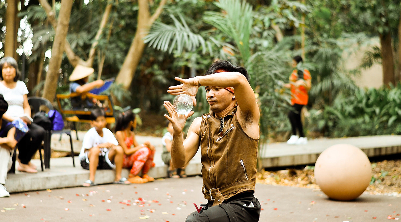 art DANCE   juggler juggling man Outdoor performance art philippines