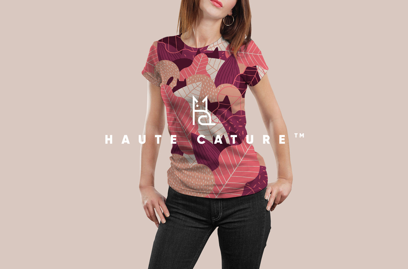print Packaging clothes ILLUSTRATION  Cat haute logo t-shirt