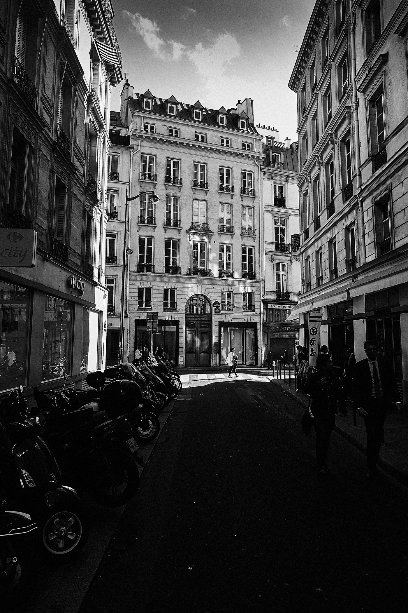 black and white editorial france Leica Paris street photography travel photography