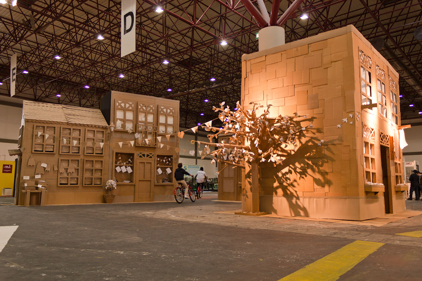 cardboard RECYCLED paper porto Event Fair exponor square