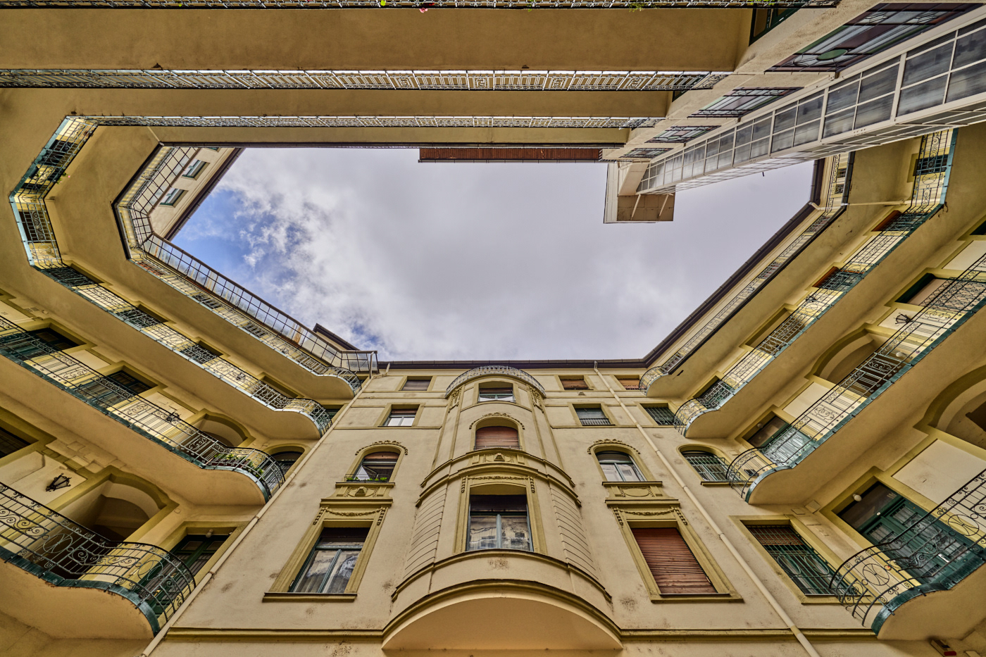 architecture building courtyard heritage innercourtyard lookup old