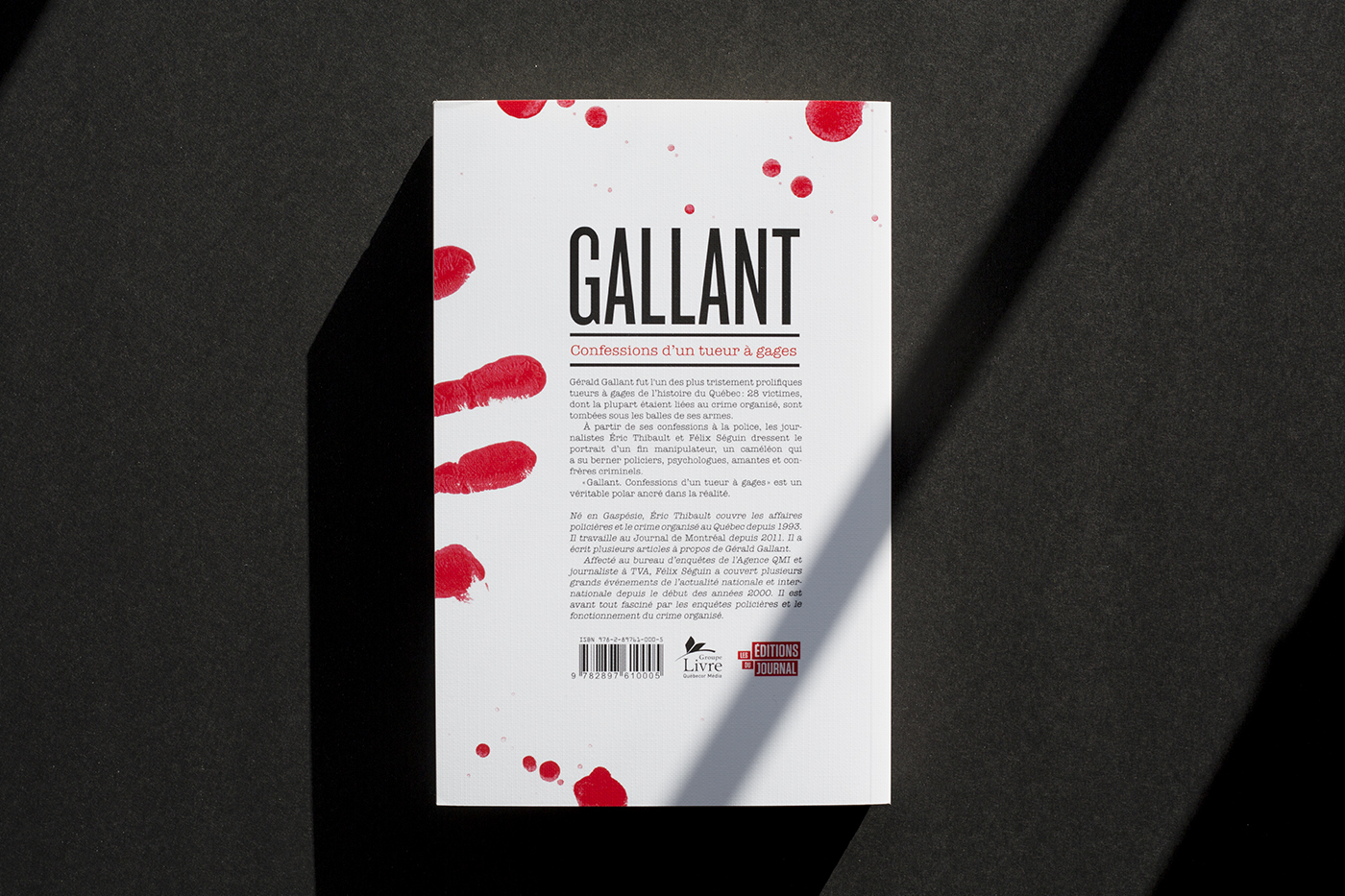 Gallant book cover blood murder triller Journal de Montréal red evidence finger print print grid spread