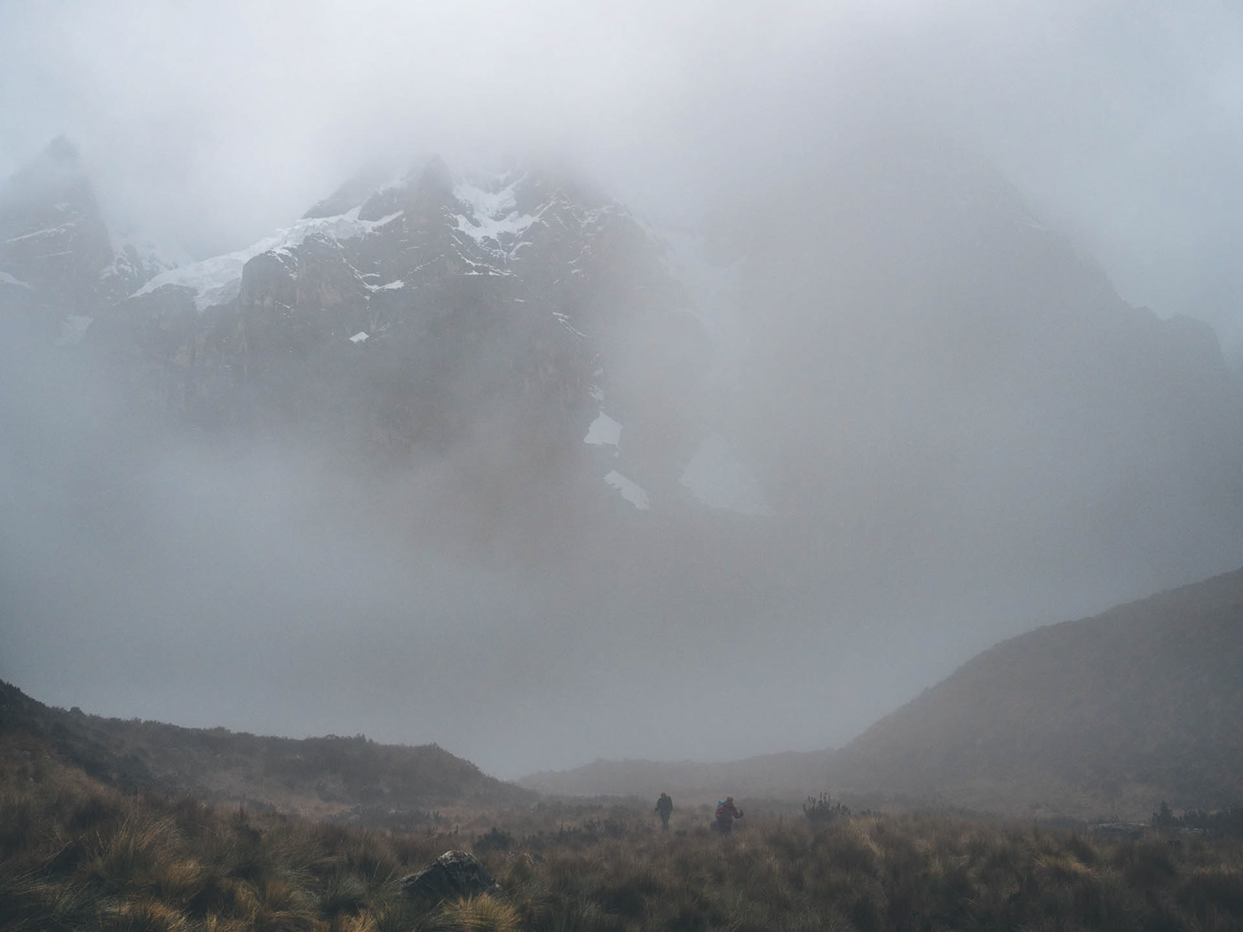 fog-outdoor-mountain-trekking
