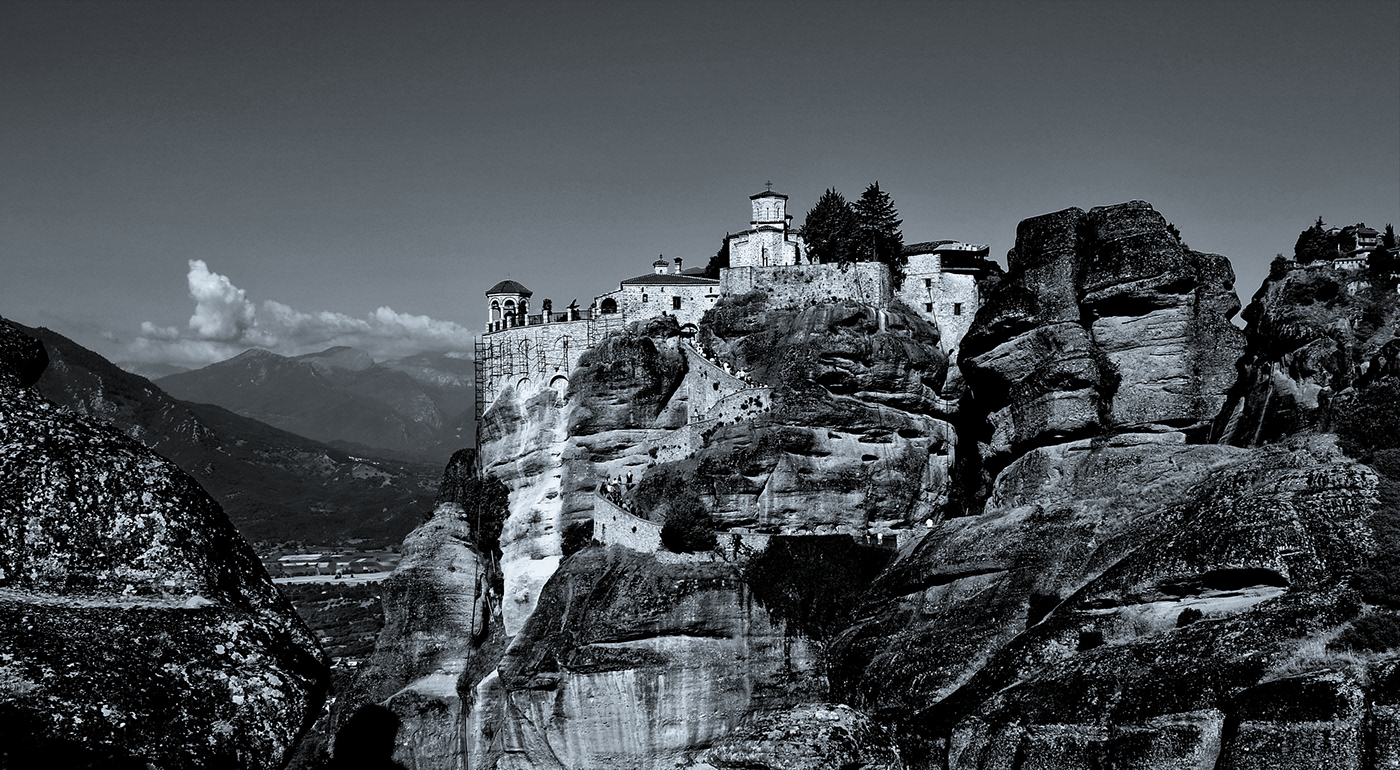 berge bnw felsen   Griechenland kloster Meteora Mönche traveling