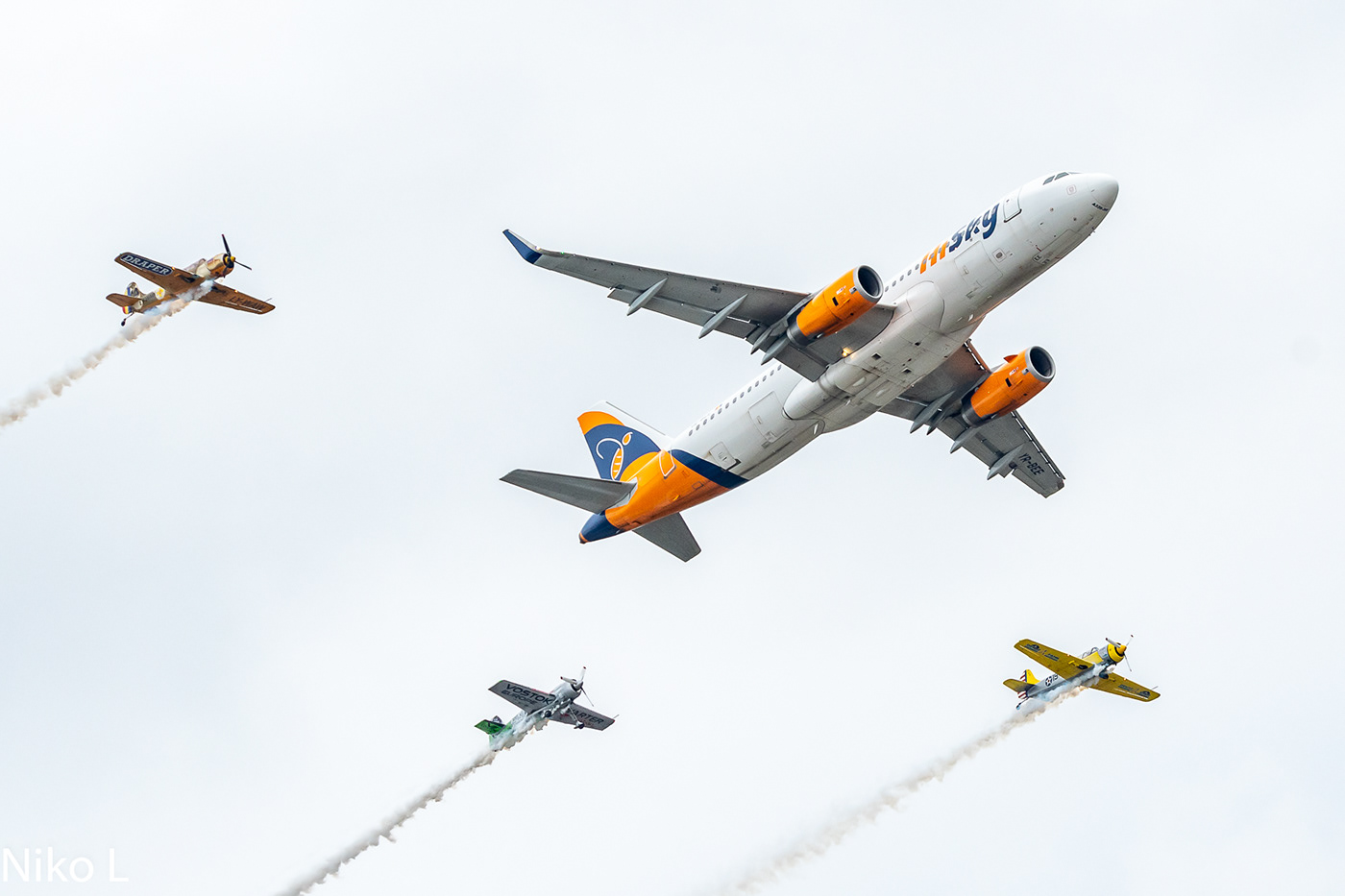 Acrobatic airplanes airshow plane spotting planes