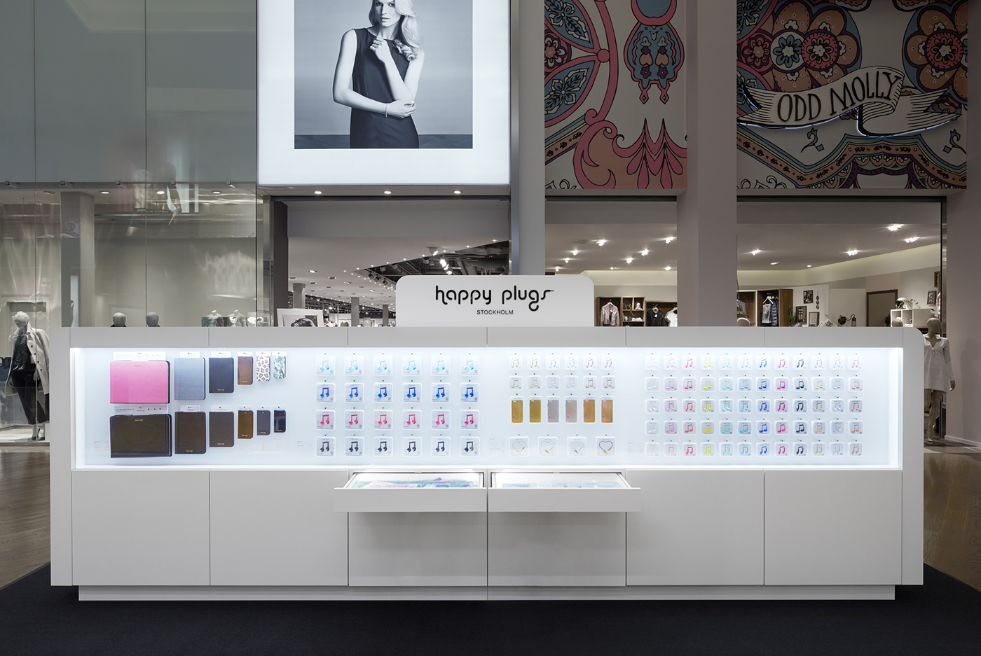 Retail pop-up store happy plugs art direction  headphones digital signage packaging design apple iphone