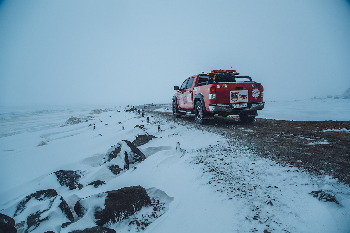 automotive   Cars PICKUP snow toyota tundra