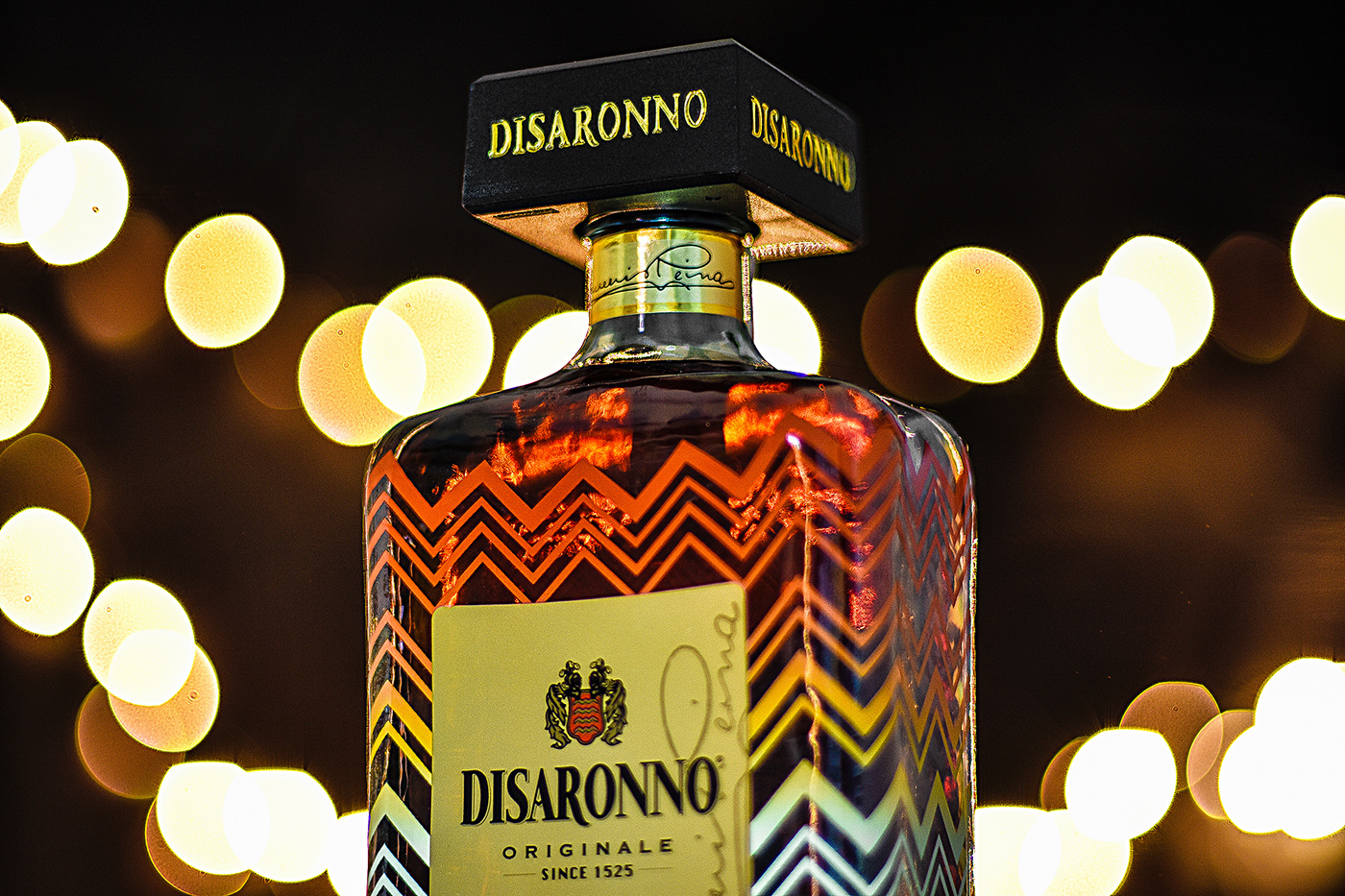 Disaronno wears Missoni disaronno missoni special edition sleeve Packaging design Label bottle brand identity