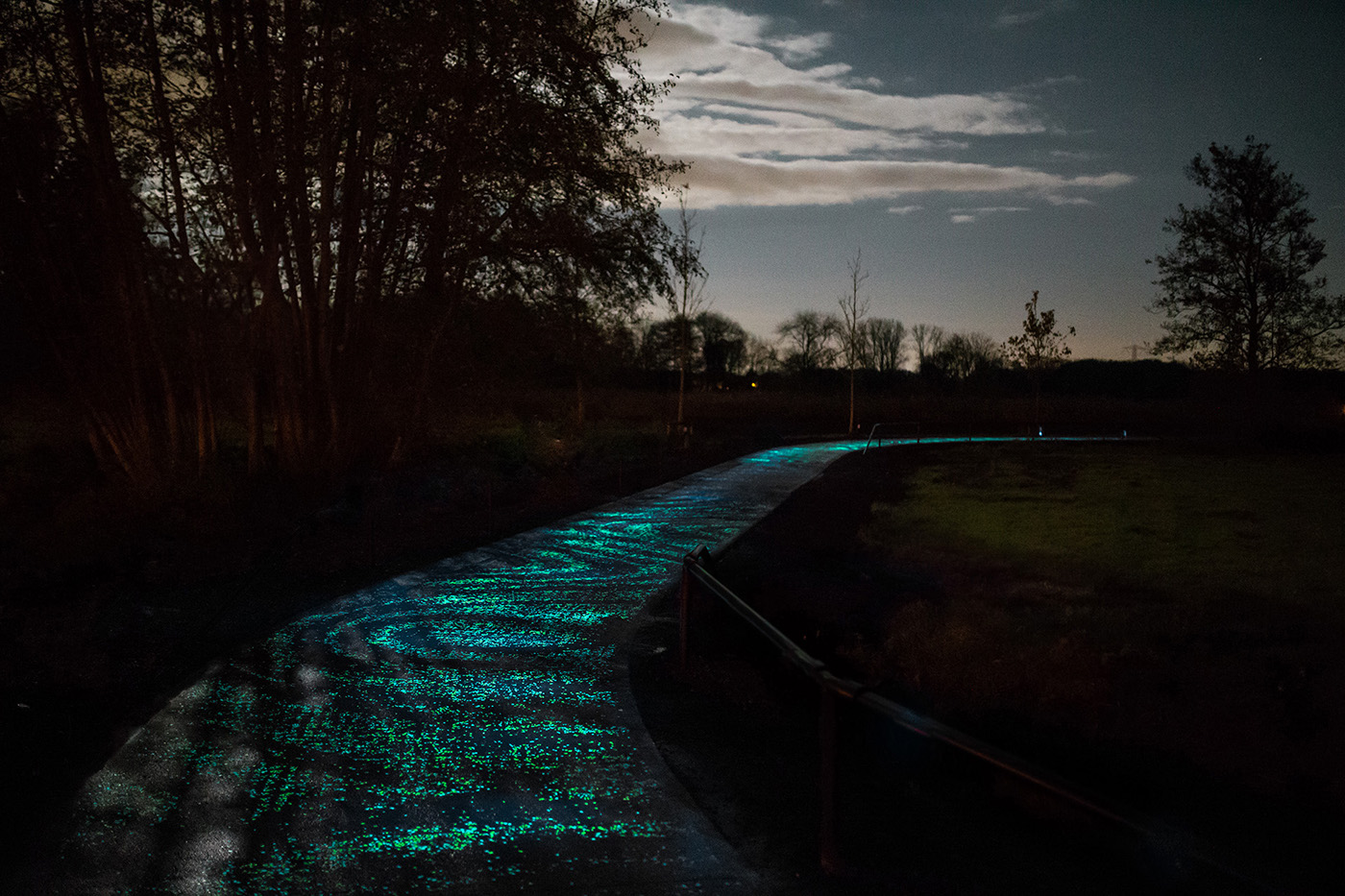 van gogh Gogh studio roosegaarde bike lane glowing path Bike Cycling night nighttime lights