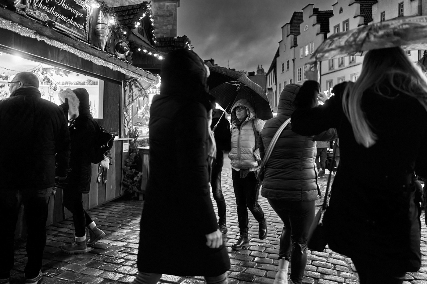 Street people black and white street photography Weihnachtsmarkt Christmas market xmas germany osnabruck