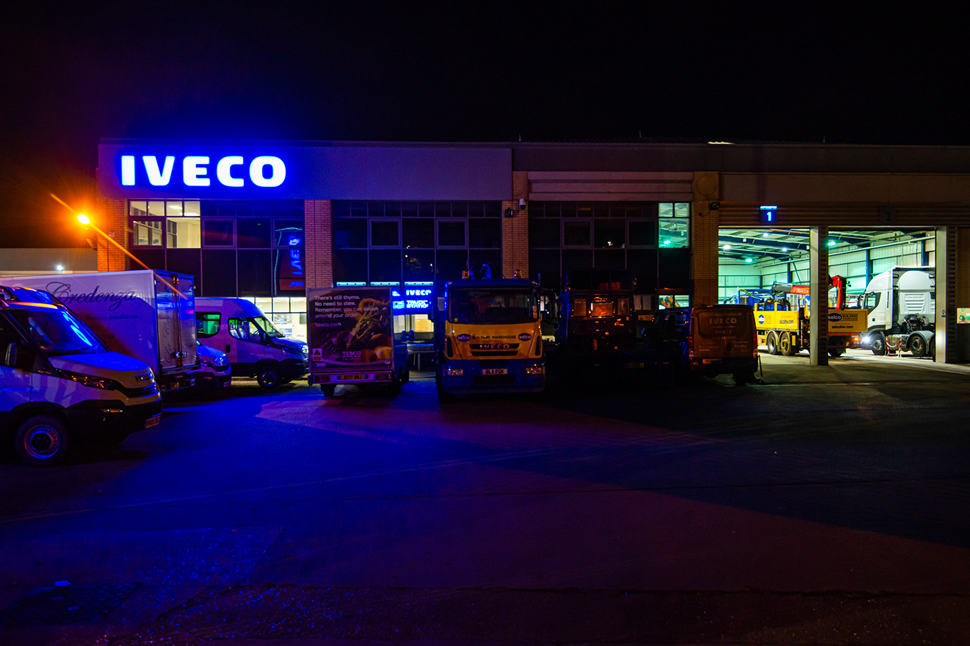 IVECO Truck Reading croydon Workshop night car industrial Mechanic garage