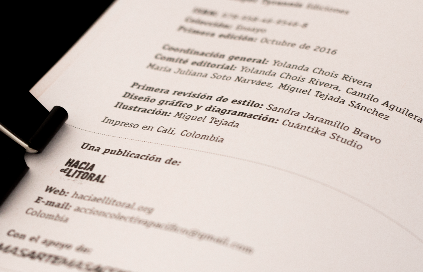 editorial print book colombia pacifico pantone Layout poem