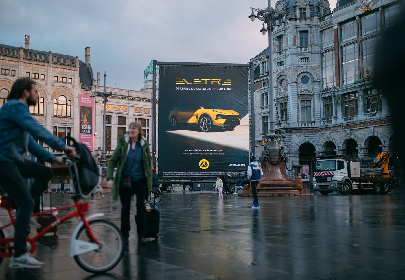 car advertising billboard OOH Lotus Cars branding 