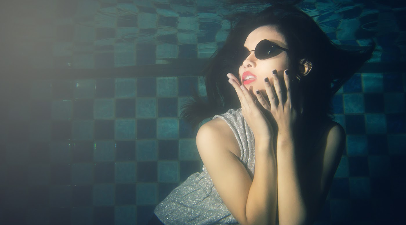 UNDERWATER PHOTOGRAPHY Fashion  beauty makeup Photography 
