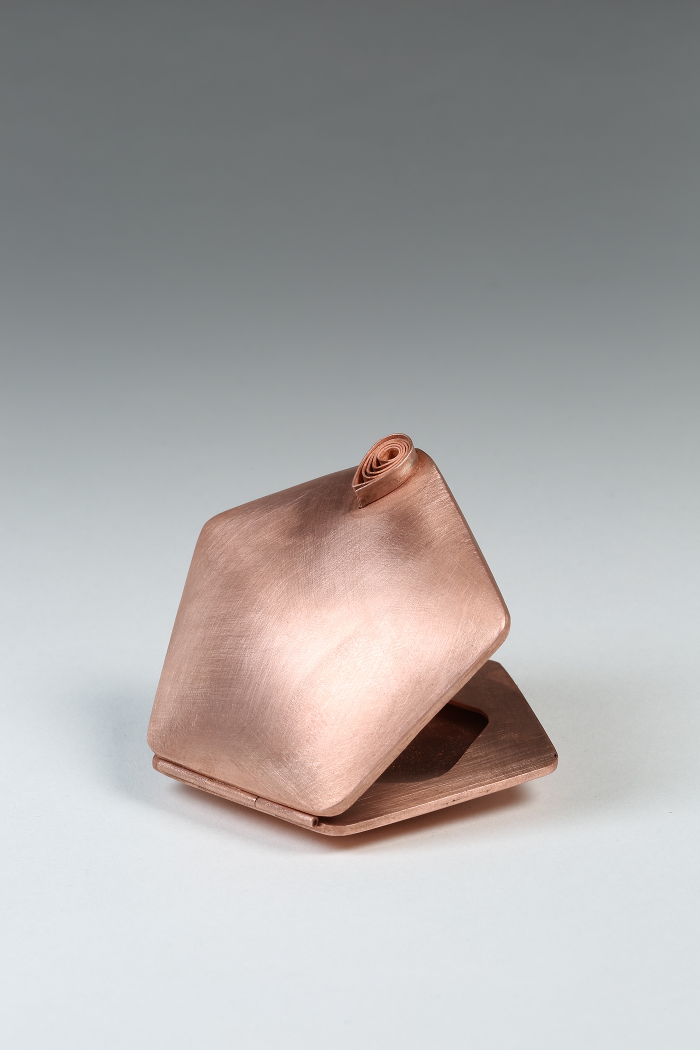 copper dye-formed hinge box