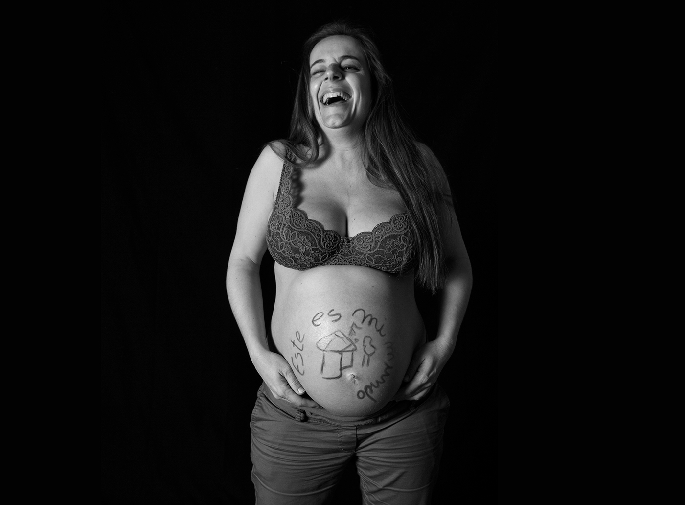 portrait model b&w retouch photo dark Maternity portrait photography