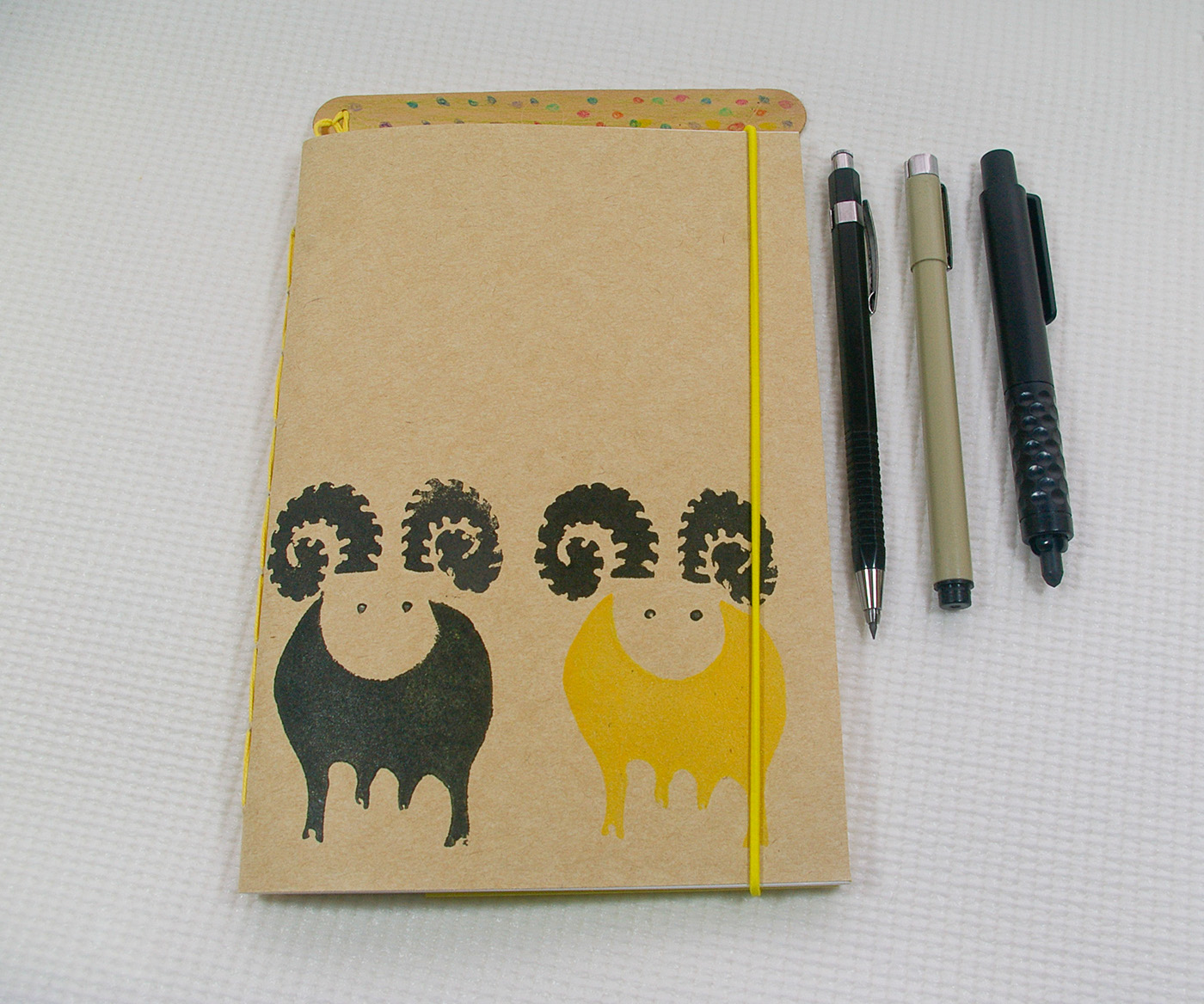 handmade notebook linocut ilustraçã porto carneiro animais adoráveis infantil print
