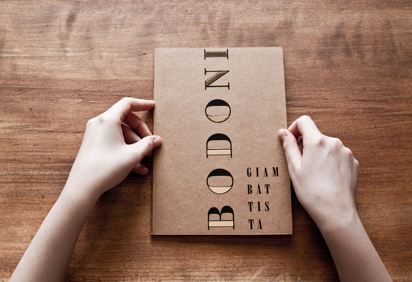 print  brochure bodoni typographe bichromie Typographie paper craft gold dorure book