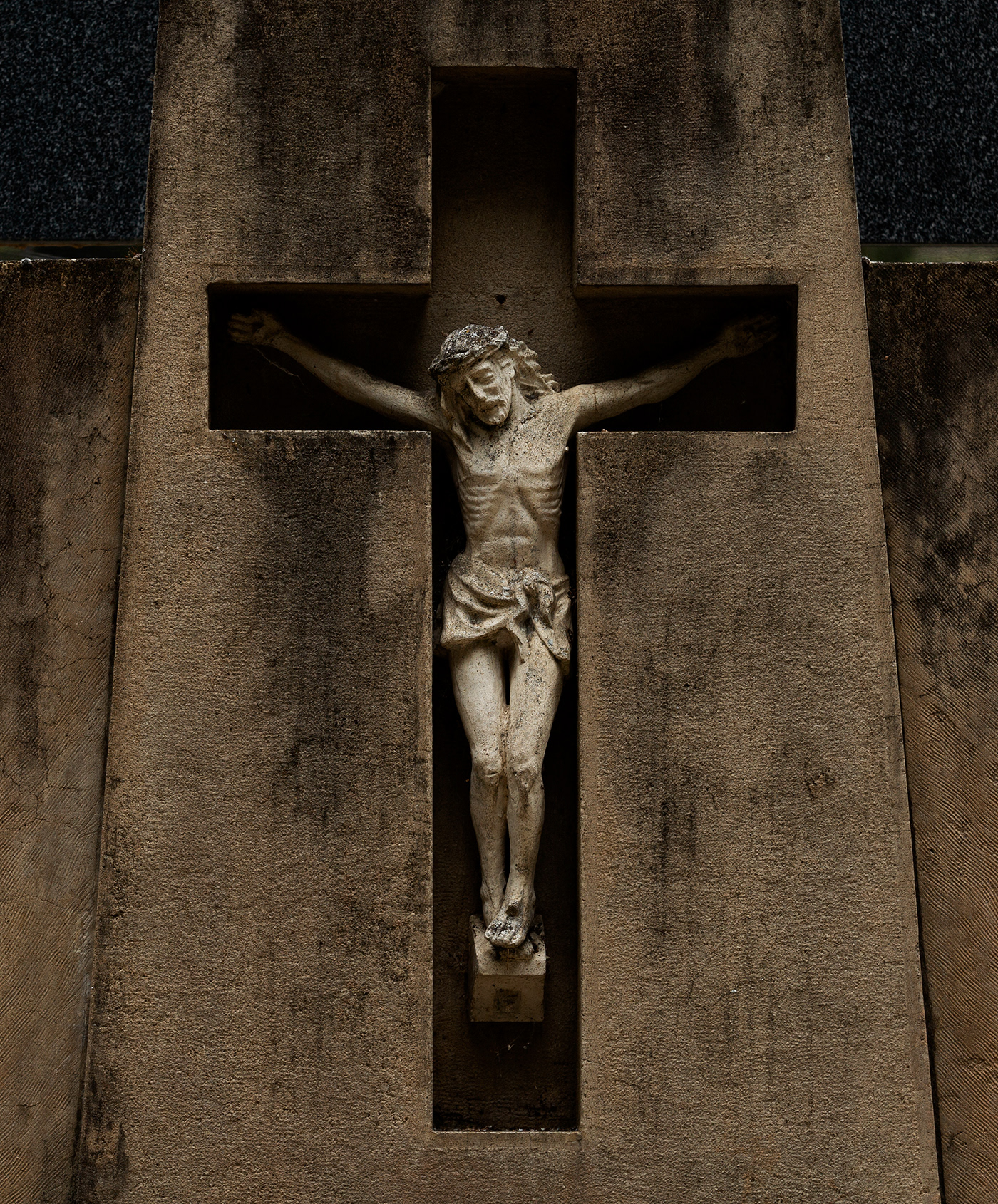 angel cementerio CRUZ escultura europa Iruña lapida Navarra pamplona tumba