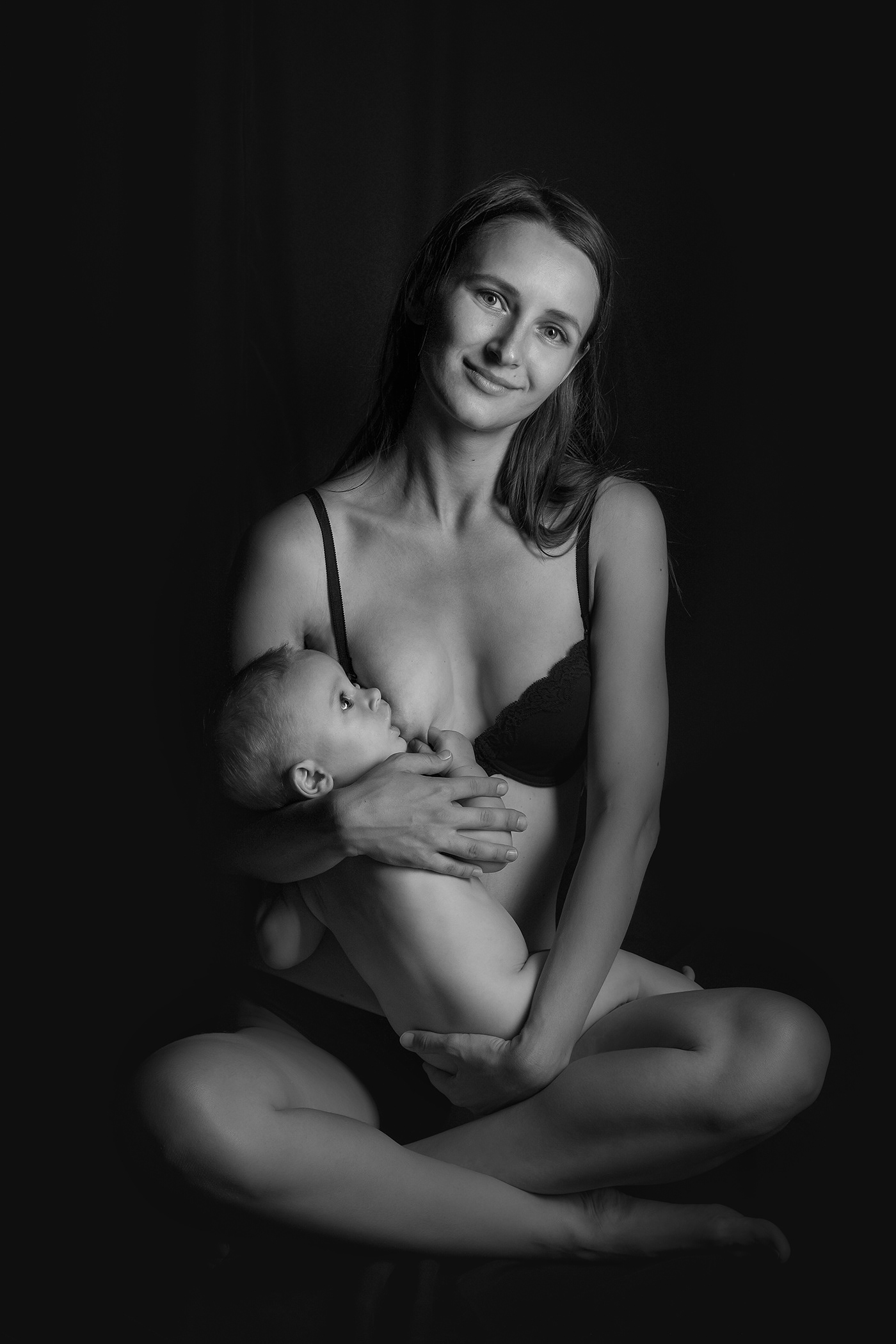 Mom’s Power photo breastfeeding Project motherhood parenthood mother and child breast milk breastfeed
