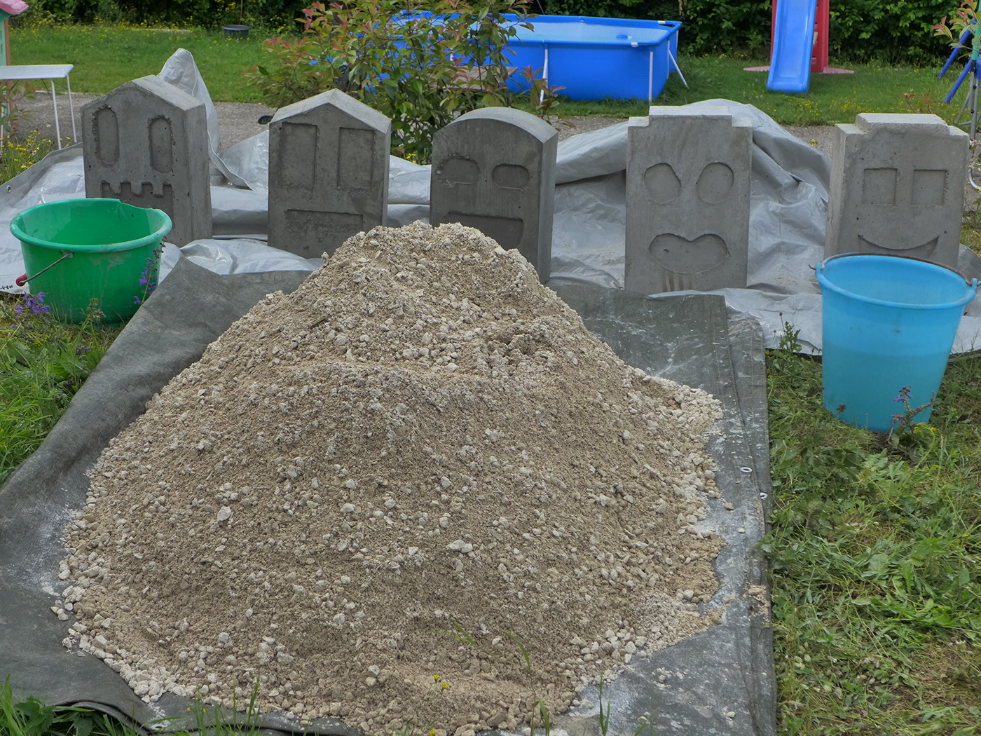 beton stele fantôme cimetière