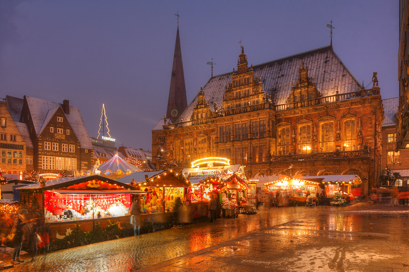 Bremen germany Weihnachtsmarkt bremer Christmas market DUSK Evening old town rathaus Stadtmusikanten