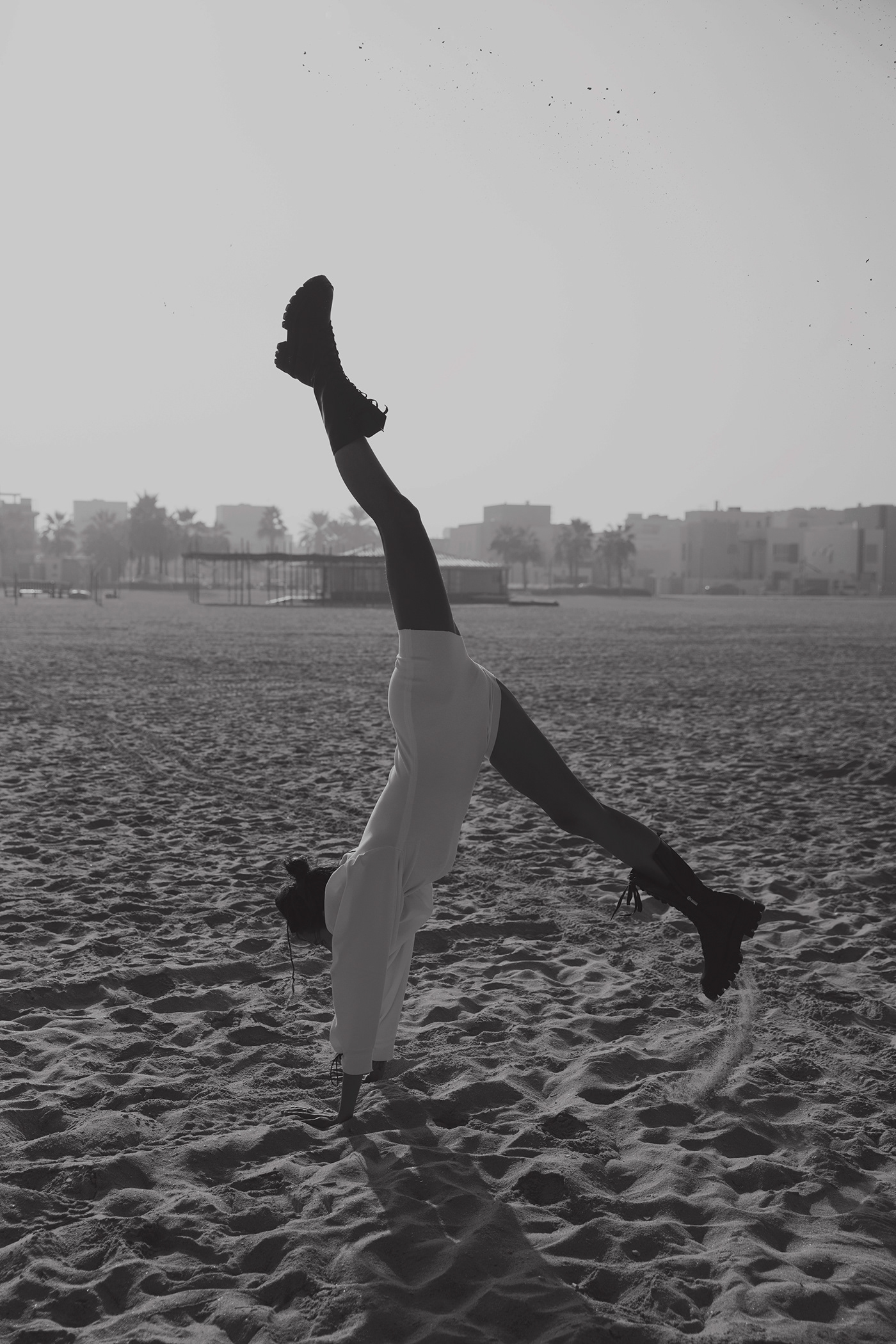 anna kanyuk beach black and white dubai editorial Fashion  julia chernih photographer topstretching анна канюк