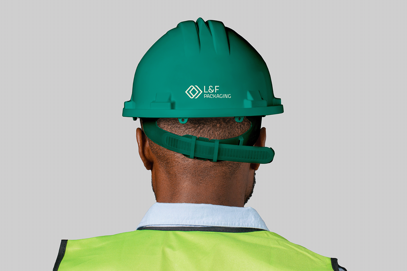 epic croquis uniform OBRA Engenharia capacete segurança do trabalho Mockup crachá identidade visual